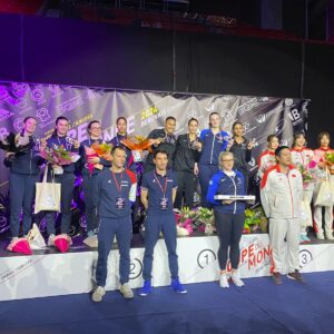 Thaïs Naucelle-Jardel et le bleuettes en argent à la coupe du monde de beauvais épée dames U20 team ene escrime caen lisieux